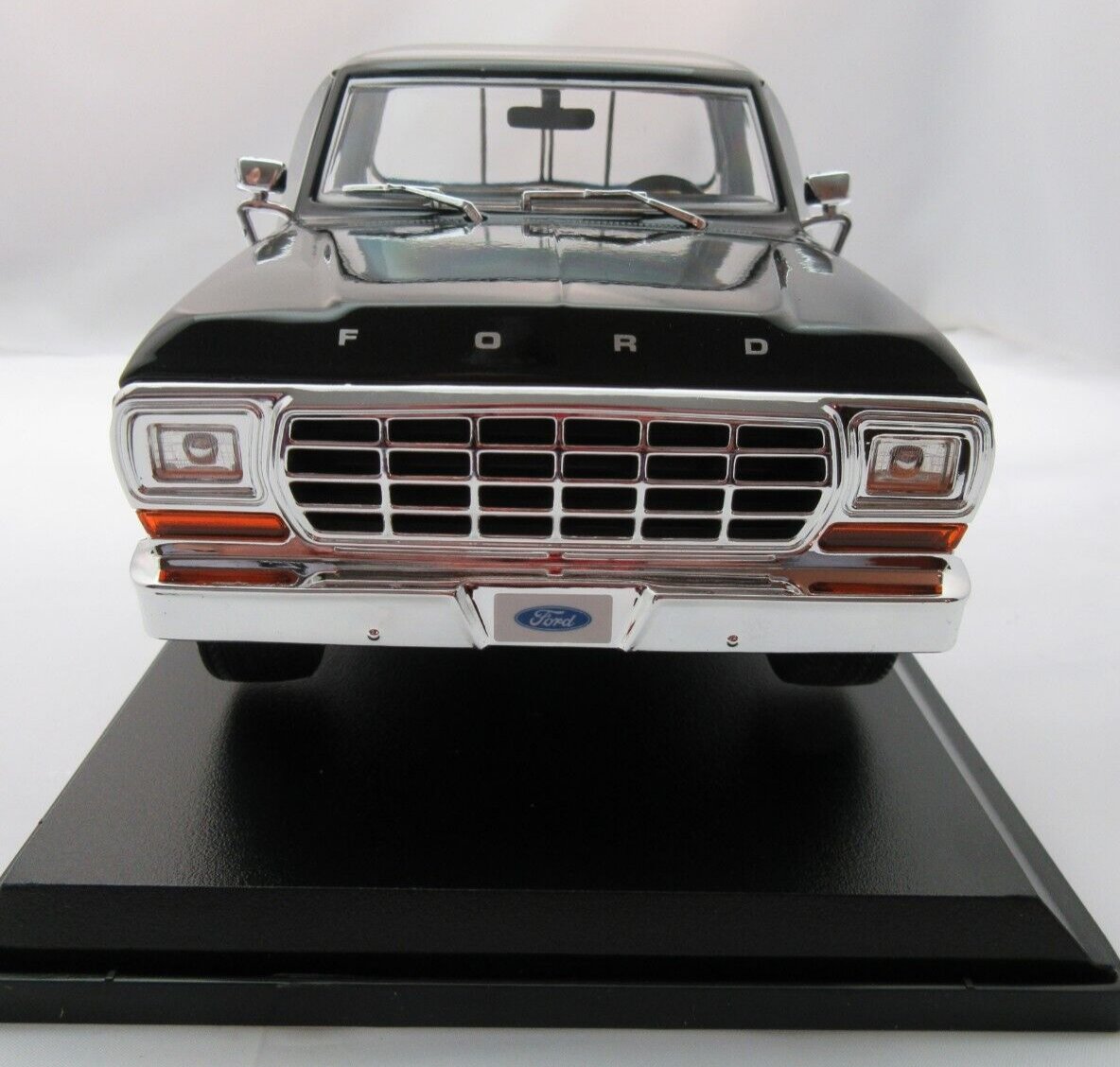 1979 Ford F-150 Pick-up ~ 1:18 Metal Die Cast Car ~ Maisto