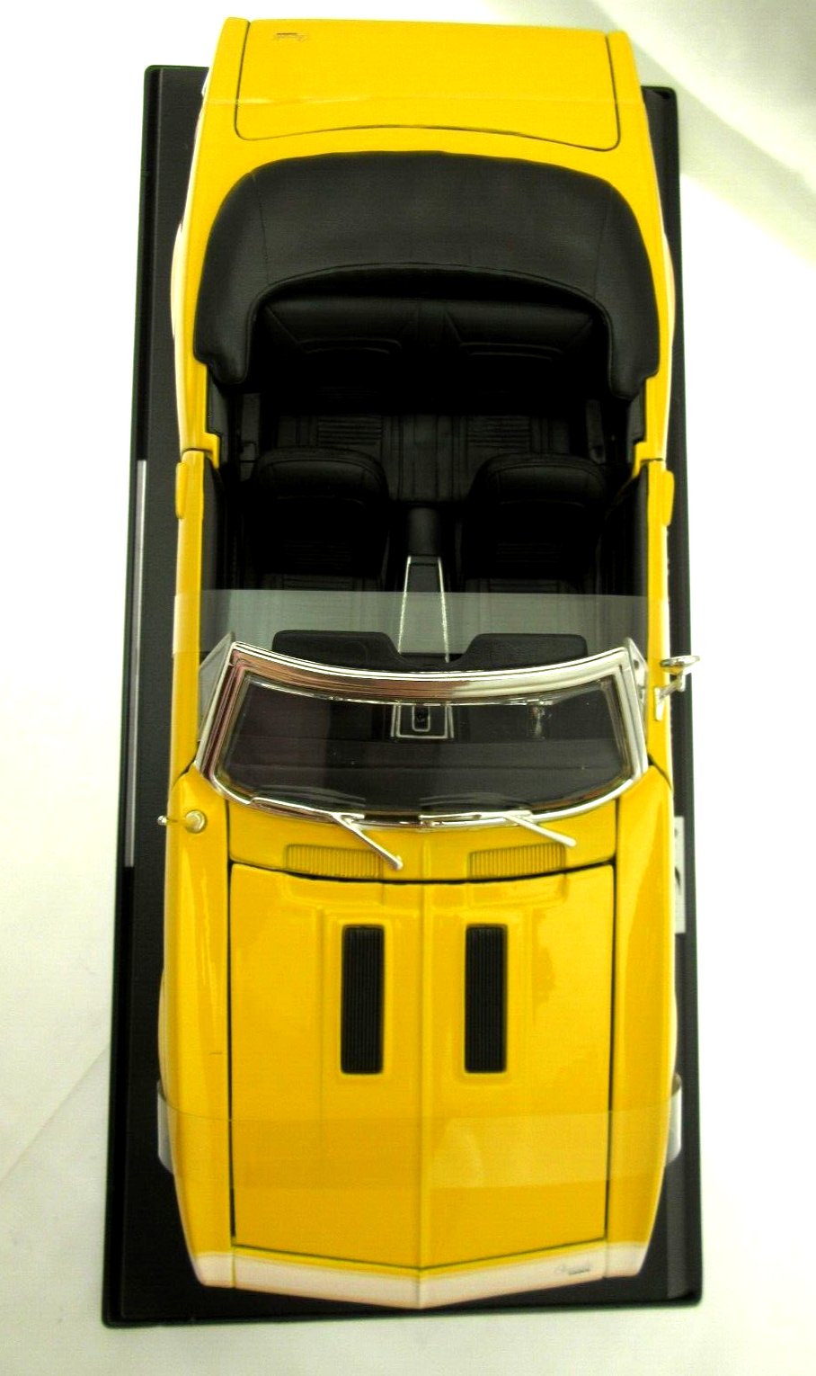 1967 Chevy Camaro Convertible Yellow 1:18 Metal Die Cast ~ Maisto