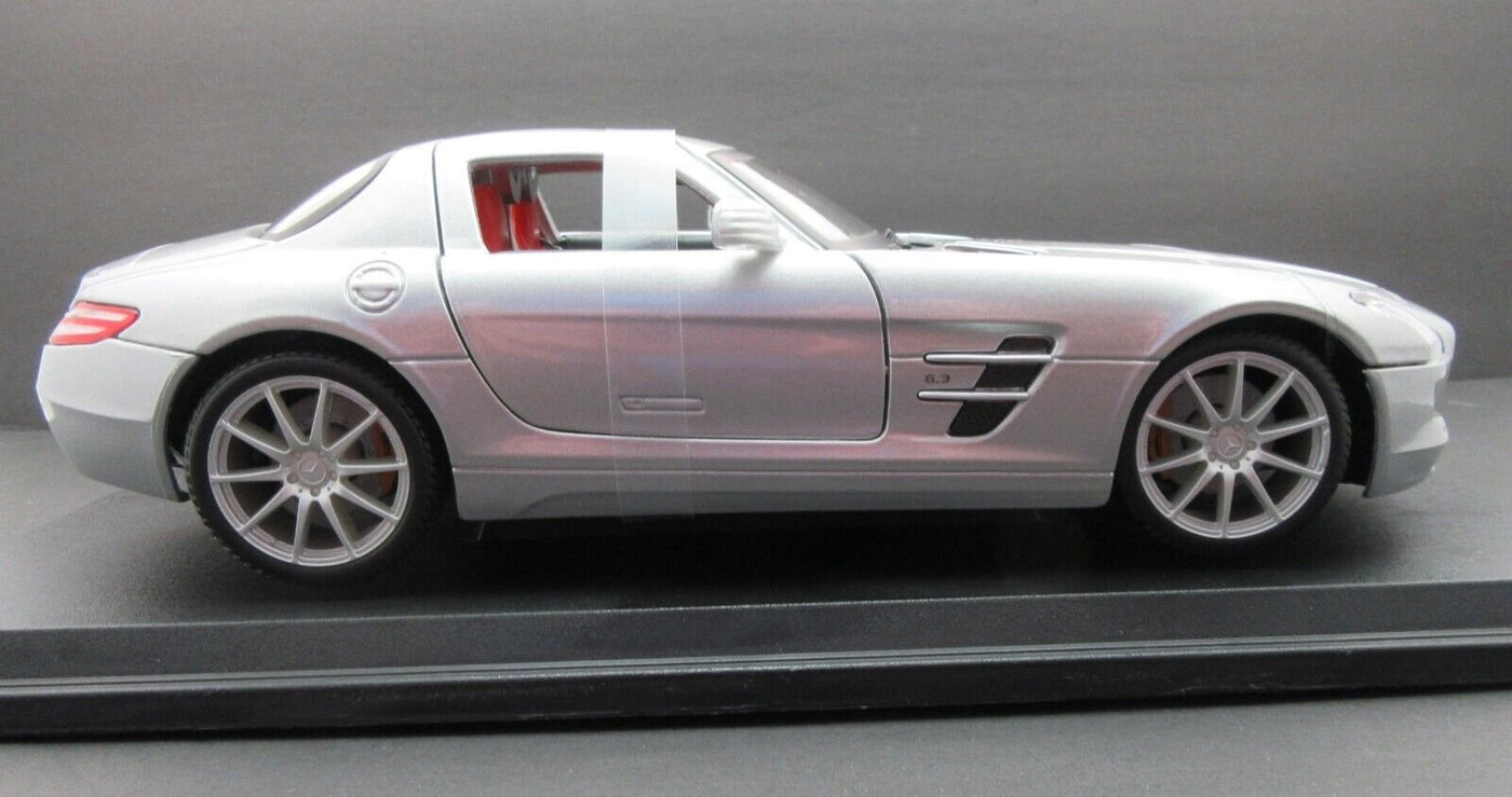 Mercedes-Benz SLS AMG ~ Silver ~  1:18 Die Cast Car ~ Maisto