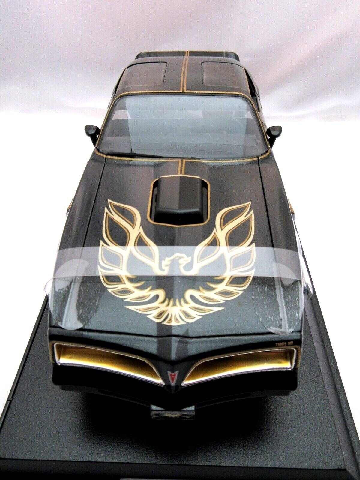 Pontiac Firebird Trans Am ~ Black & Gold  1:18 Metal Die Cast Car ~ Maisto