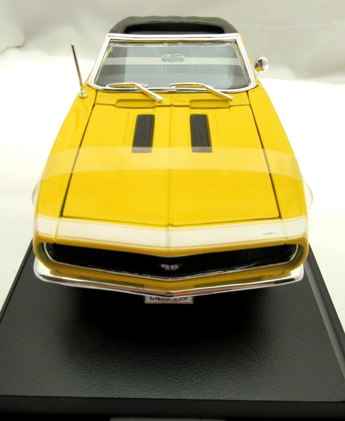 1967 Chevy Camaro Convertible Yellow 1:18 Metal Die Cast ~ Maisto