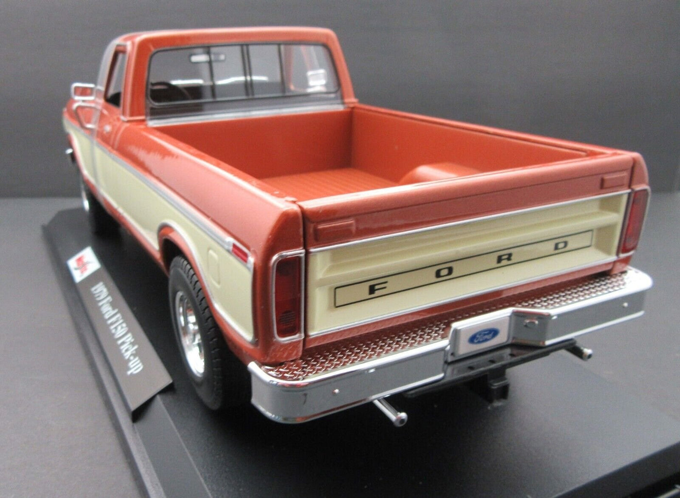 1979 Ford F150 Ranger Pick-up ~ Orange & Cream~  1:18 Die Cast Truck ~ Maisto