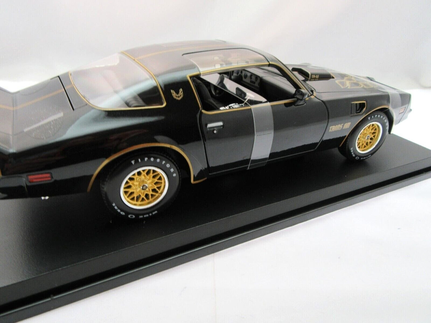 Pontiac Firebird Trans Am ~ Black & Gold  1:18 Metal Die Cast Car ~ Maisto