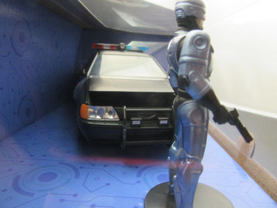 ROBO COP & OCP Ford Taurus ~ Die Cast Figure   1:24 scale